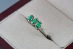 Baguette Emeralds And Diamonds 14k Gold Ring. 3 Gemstone Ring. 20 Baguette Emeralds And Diamonds 14k Gold Ring. 3 Gemstone Ring. -Mode Bijouterie Magasin 35 master