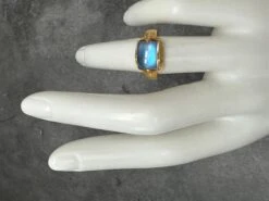 Steven Battelle 4.9 Carats Rainbow Moonstone 18k Gold Ring -Mode Bijouterie Magasin 3A3B0134 3081 4F95 AEC9 A1F98253C71D master