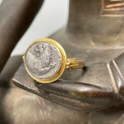 Ancient Greek 4th Century BC Lion Coin 18K Gold Ring 19 Ancient Greek 4th Century BC Lion Coin 18K Gold Ring -Mode Bijouterie Magasin 3C7D81D7 F3D7 4271 BE99 6880D7D974FA master