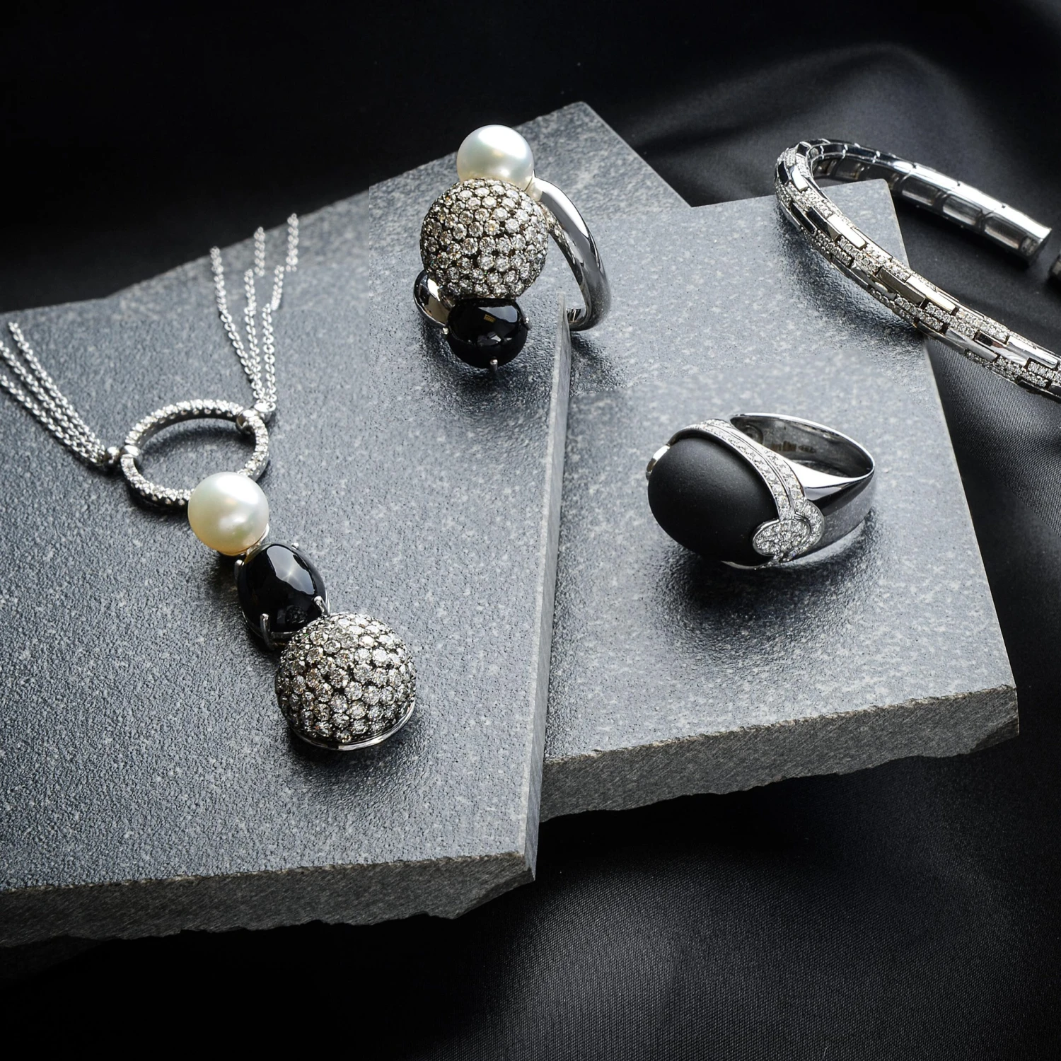 Piero Milano 18k White Gold Diamond And Pearl Necklace 5 Piero Milano 18k White Gold Diamond And Pearl Necklace – Image 3