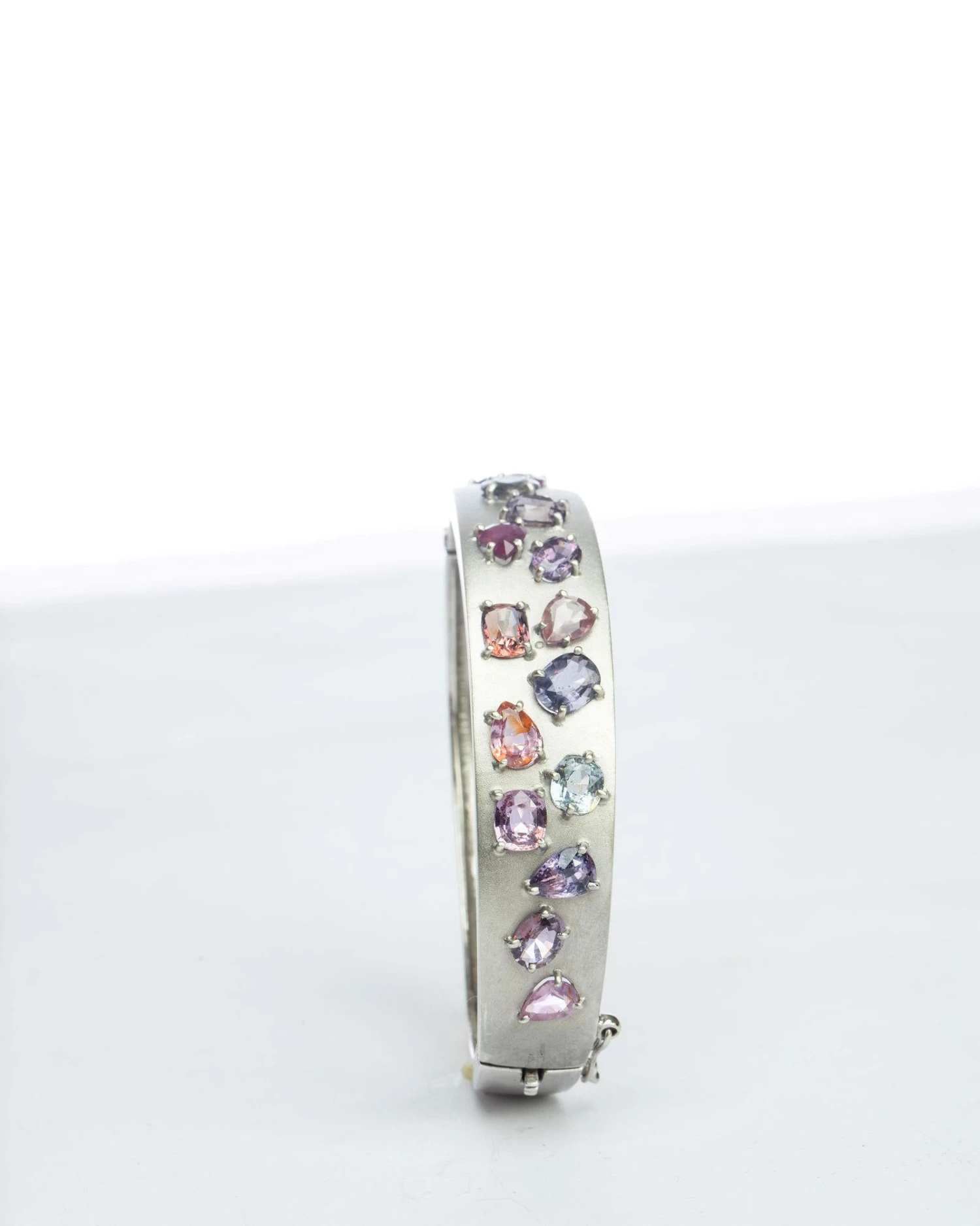 Unknown Certified 6.10 Ctw Natural Origin Mixed Sapphire And Ruby Platinum Silver Bangle 7 Unknown Certified 6.10 Ctw Natural Origin Mixed Sapphire And Ruby Platinum Silver Bangle – Image 5