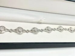 Unknown 3.50CT Carat Genuine Natural Diamond Cluster Bracelet 18ct White Gold Valuation -Mode Bijouterie Magasin 495CEA6E 7CD5 48B1 9FBF 65E403FEB8C6 1 105 c master