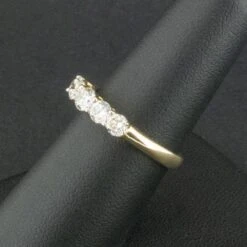 Unknown 18 Carat Yellow Gold Approx 1.00 Carat 5 Stone Diamond Ring Size UK N 1/2 3.8g 12 Unknown 18 Carat Yellow Gold Approx 1.00 Carat 5 Stone Diamond Ring Size UK N 1/2 3.8g -Mode Bijouterie Magasin 4 master 7