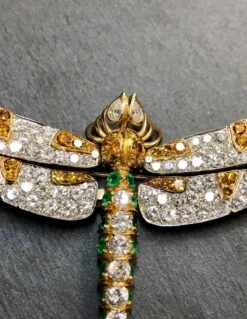 Unknown Estate 18K Platinum Articulating Orange White Diamond Emerald Dragonfly Brooch -Mode Bijouterie Magasin 51121E09 7444 4783 81C6 BB4E1D286FDD master