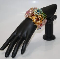 Unknown Pate De Verre Multicolor Flower Cuff 18 Unknown Pate De Verre Multicolor Flower Cuff -Mode Bijouterie Magasin 5664E98F 9765 4C0E 97F4 D3B12E6D9BAA master