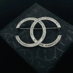 Luxurious 14k White Gold Double CC Diamond Brooch 14 Luxurious 14k White Gold Double CC Diamond Brooch -Mode Bijouterie Magasin 56920 1 master