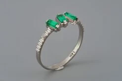 Baguette Emeralds And Diamonds 14k Gold Ring. 3 Gemstone Ring. 23 Baguette Emeralds And Diamonds 14k Gold Ring. 3 Gemstone Ring. -Mode Bijouterie Magasin 58 master