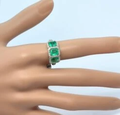 Unknown Natural Vivid 2 Carat Colombian Emerald Diamond Ring 18ct White Gold Valuation -Mode Bijouterie Magasin 5D7D5977 17BD 429C A727 D8436CF4CBBB 1 105 c master