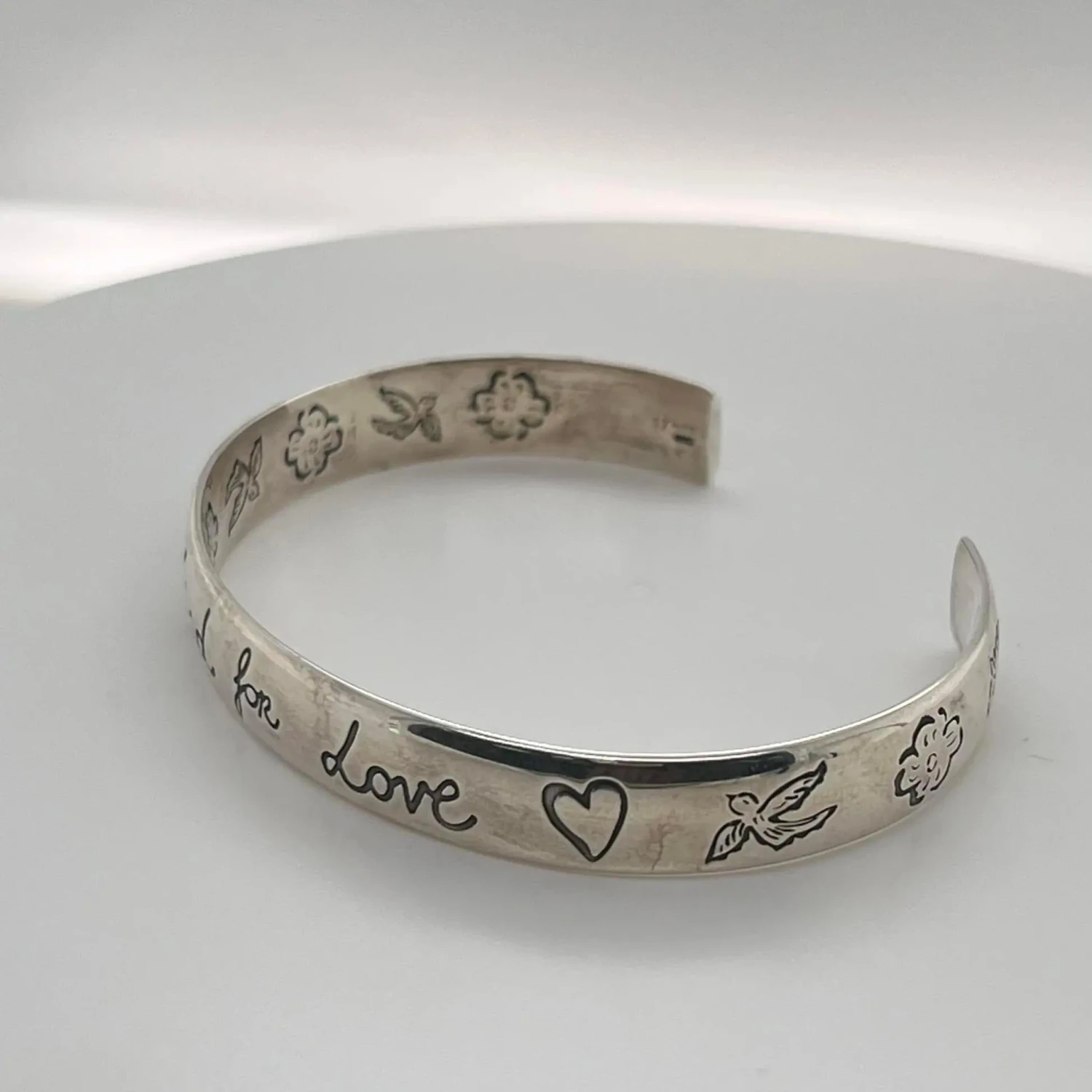 Gucci Blind For Love Cuff Bracelet 925 Sterling Silver 5 Gucci Blind For Love Cuff Bracelet 925 Sterling Silver – Image 3
