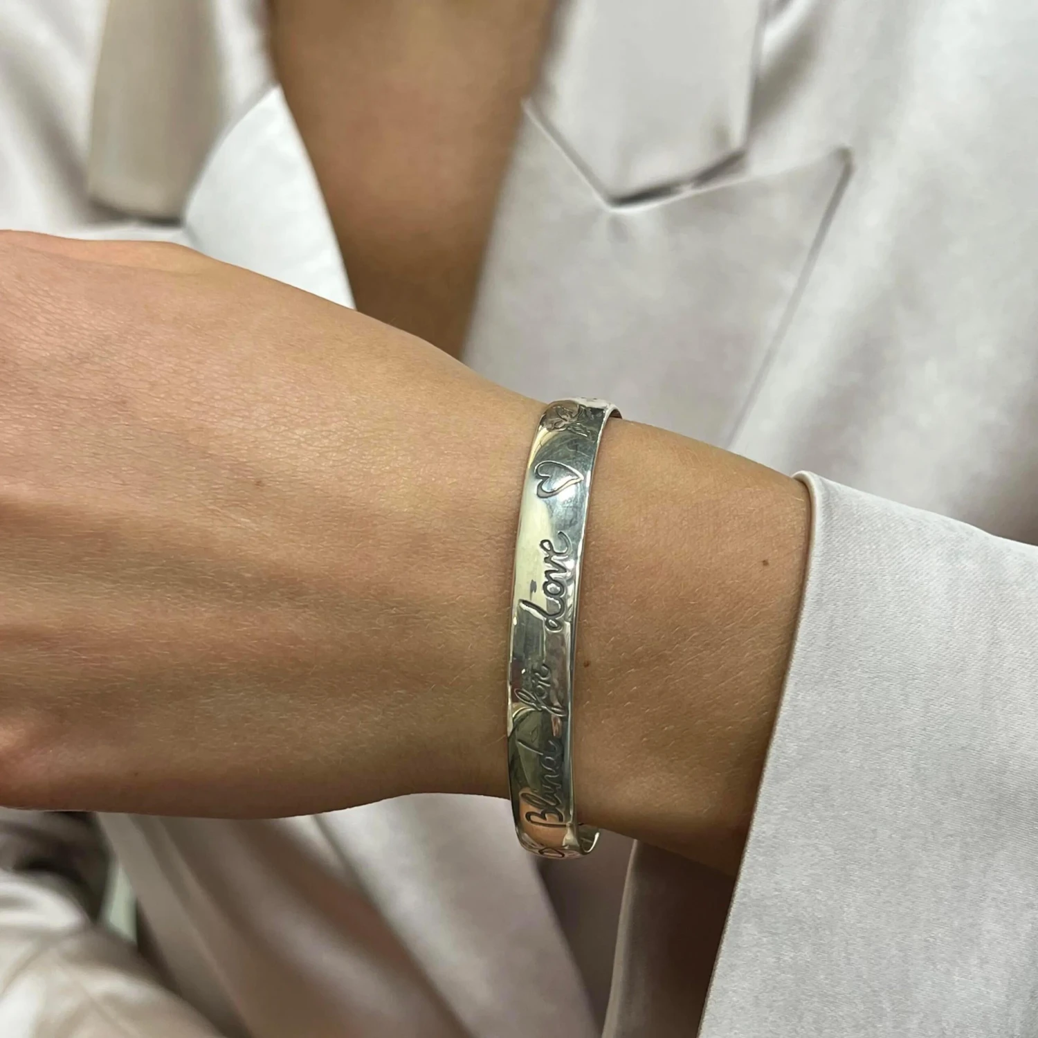 Gucci Blind For Love Cuff Bracelet 925 Sterling Silver 7 Gucci Blind For Love Cuff Bracelet 925 Sterling Silver – Image 5