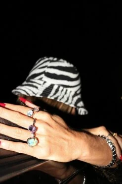 Forget Me Knot Oval Cut Emerald Ring 1 Carat In 18 Carat Yellow Gold -Mode Bijouterie Magasin 71921b34 b4cd 4c8b 97c7 b96b33baa4ca master