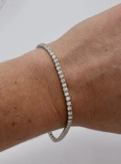 Unknown 14 Karat White Gold 4.22 Carat Natural Round Diamond Tennis Line Bracelet -Mode Bijouterie Magasin 77DD7181 6825 4603 A420 B45E99FC2496 1 201 a master