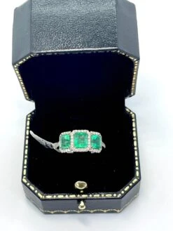 Unknown Natural Vivid 2 Carat Colombian Emerald Diamond Ring 18ct White Gold Valuation -Mode Bijouterie Magasin 7E8FC9EF 843B 40AD 9CF0 30515B82DE49 1 105 c master