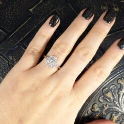 Unknown Quality Art Deco Replica Diamond Plaque Ring In 18 Carat White Gold 18 Unknown Quality Art Deco Replica Diamond Plaque Ring In 18 Carat White Gold -Mode Bijouterie Magasin 7 master 4