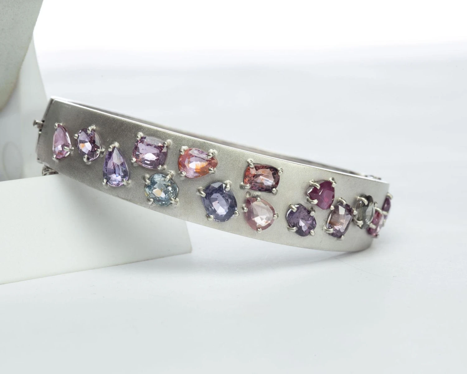 Unknown Certified 6.10 Ctw Natural Origin Mixed Sapphire And Ruby Platinum Silver Bangle 8 Unknown Certified 6.10 Ctw Natural Origin Mixed Sapphire And Ruby Platinum Silver Bangle – Image 6