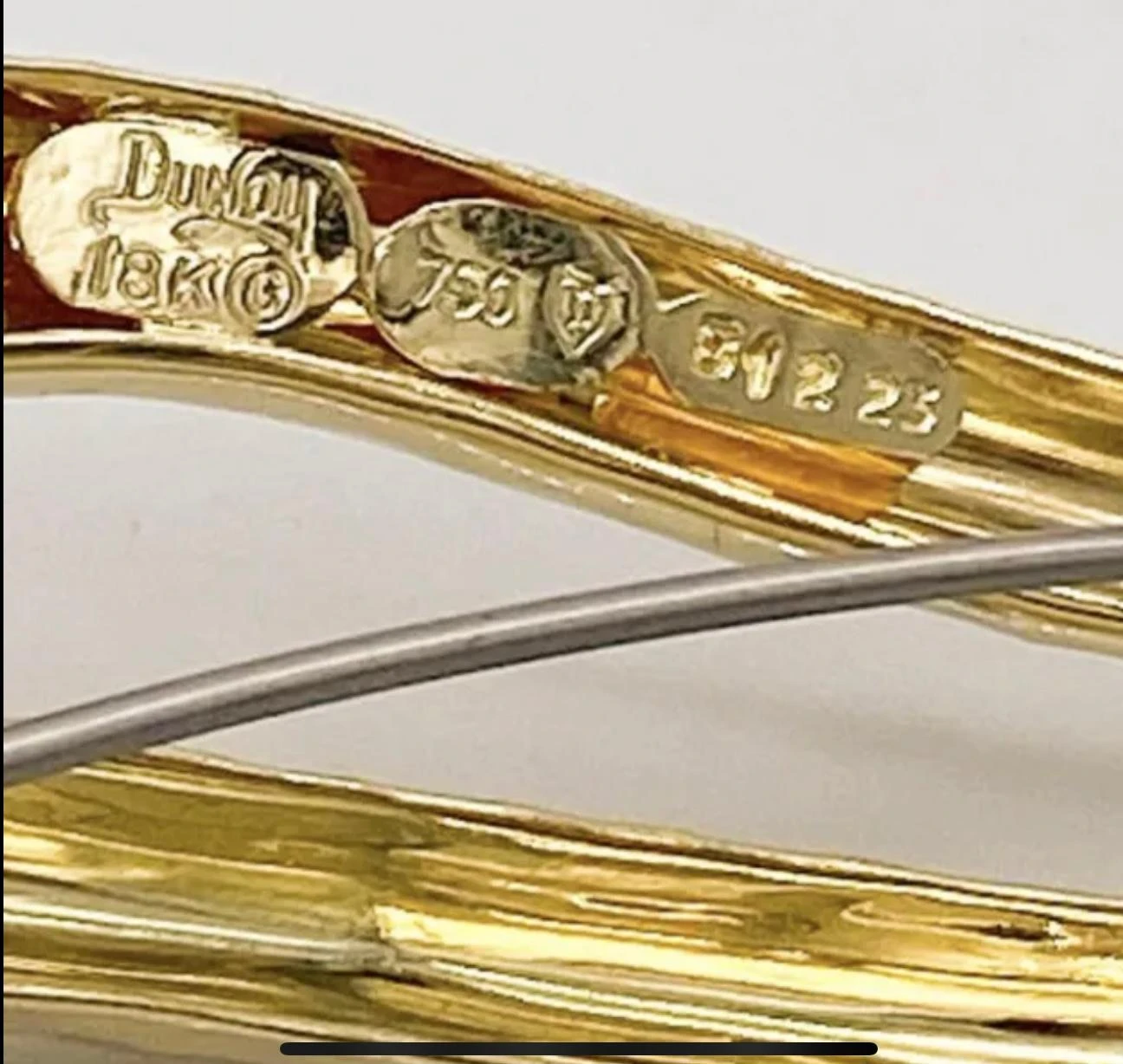 Henry Dunay Seashell Brooch/Pin Hammered Finish 18K Yellow Gold 4 Henry Dunay Seashell Brooch/Pin Hammered Finish 18K Yellow Gold – Image 2