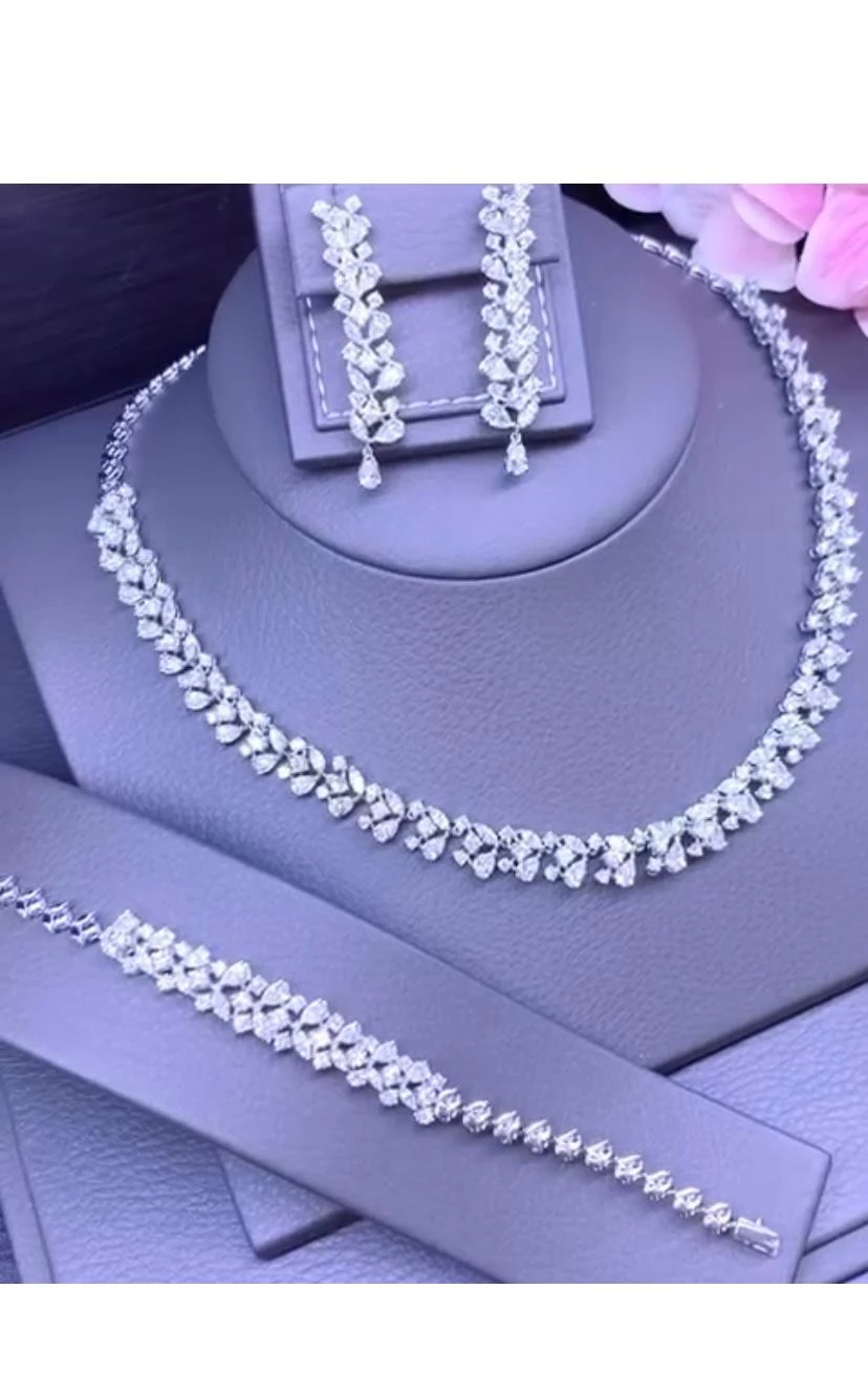 Amazing 23, 14 Carats Of Diamonds On Parure In Gold 4 Amazing 23, 14 Carats Of Diamonds On Parure In Gold – Image 2