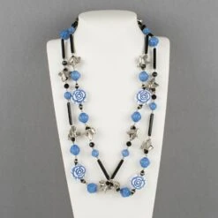 Angela Caputi Long Necklace Lavender Blue Roses And Silver Resin Leaves 17 Angela Caputi Long Necklace Lavender Blue Roses And Silver Resin Leaves -Mode Bijouterie Magasin ANGELA CAPUTI NECKLACE COL344 3 master