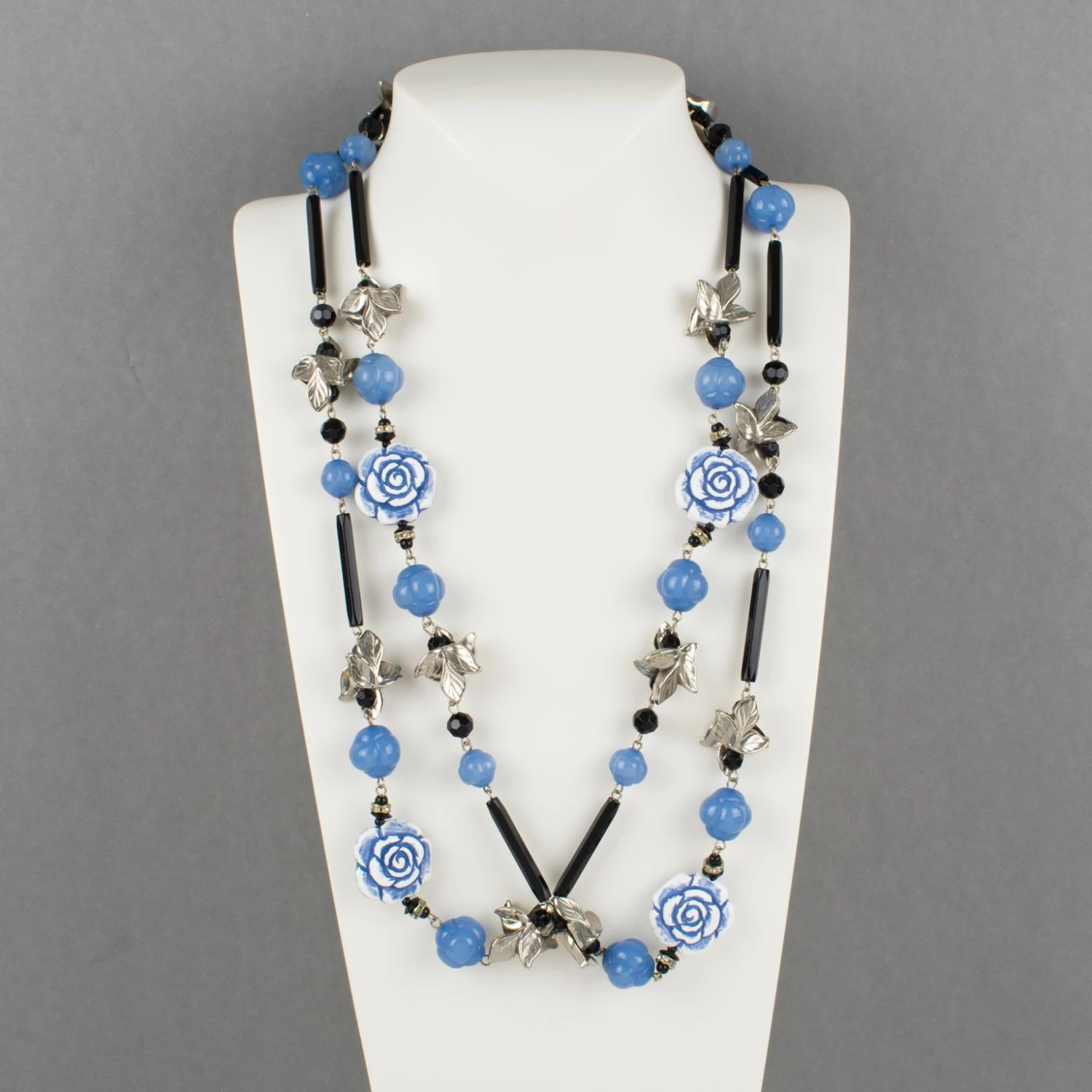 Angela Caputi Long Necklace Lavender Blue Roses And Silver Resin Leaves 5 Angela Caputi Long Necklace Lavender Blue Roses And Silver Resin Leaves – Image 3