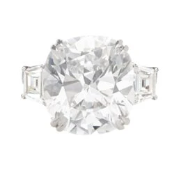 GIA Certified 4 Carat Old Mine Cushion Cut Diamond Platinum Ring 8 GIA Certified 4 Carat Old Mine Cushion Cut Diamond Platinum Ring -Mode Bijouterie Magasin Agata Top Vision master