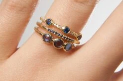 Trinity Pave Sapphire Band -Mode Bijouterie Magasin Amber 221 master