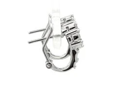 Unknown Baguette And Round Brilliant Diamond Flower Huggie Earrings In 14k White Gold -Mode Bijouterie Magasin Artboard 19 master 1