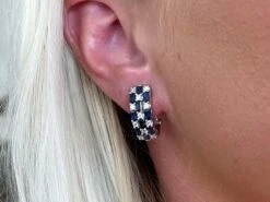 Unknown Alternating Sapphire And Diamond Huggie Earrings In 18k White Gold -Mode Bijouterie Magasin Artboard 2 master 3