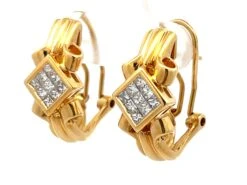 Unknown Princess Cut Diamond Huggie Earrings In 18k Yellow Gold -Mode Bijouterie Magasin Artboard 4mop au huggi master