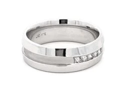 Unknown Mens 5 Princess Cut Diamond Satin Finish Center Band Ring In 18k White Gold -Mode Bijouterie Magasin Artboard 87 master