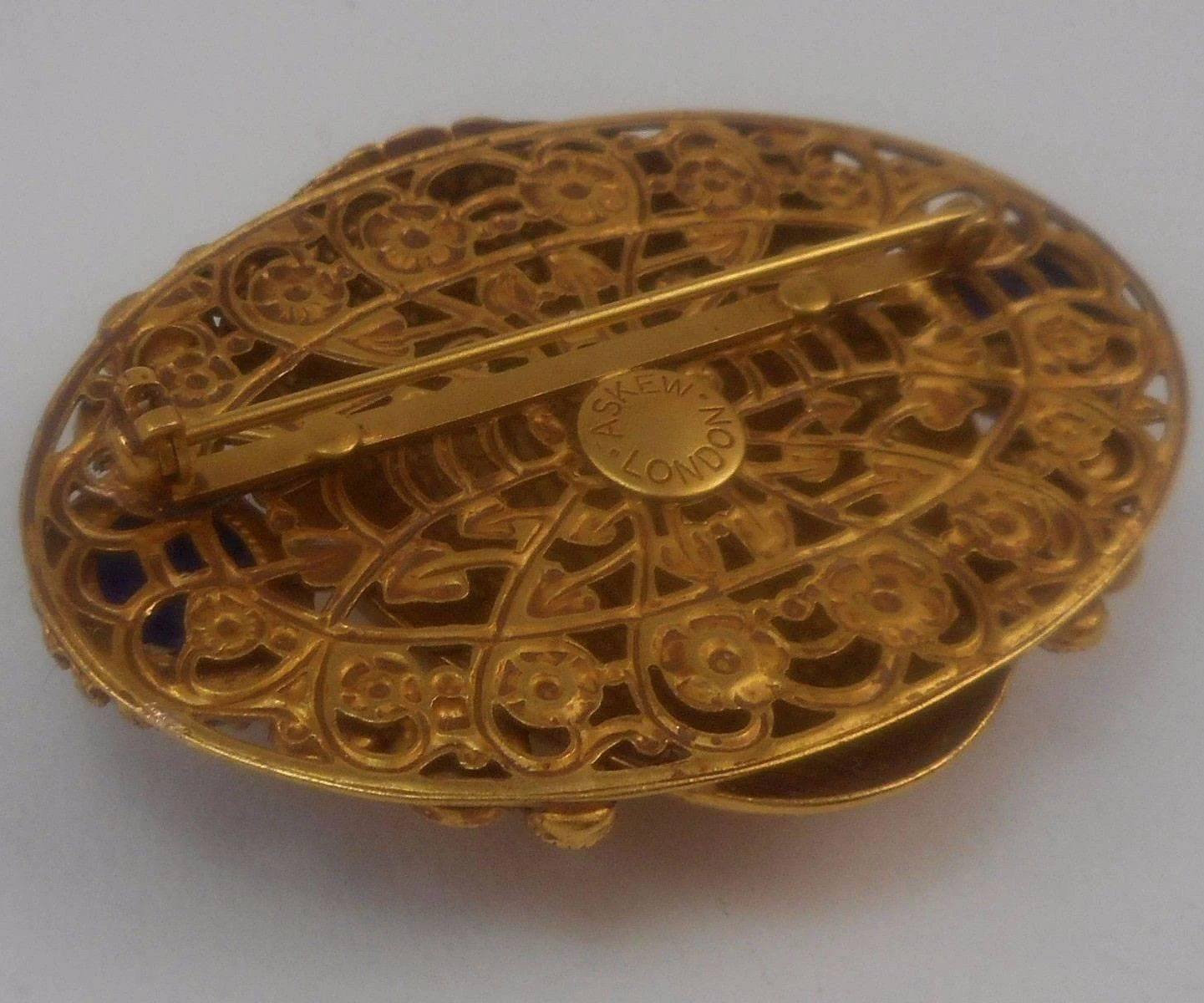 Askew London Signed Egyptian Revival Scarab Statement Vintage Brooch Pin 7 Askew London Signed Egyptian Revival Scarab Statement Vintage Brooch Pin – Image 5