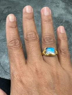 Steven Battelle 4.9 Carats Rainbow Moonstone 18k Gold Ring -Mode Bijouterie Magasin B026128D 24BD 478A 8EF0 29926545989A master