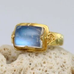 Steven Battelle 4.9 Carats Rainbow Moonstone 18k Gold Ring -Mode Bijouterie Magasin B081092 4 master