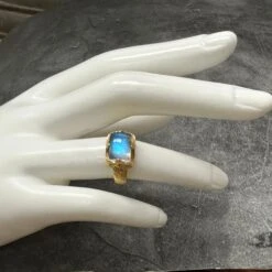 Steven Battelle 4.9 Carats Rainbow Moonstone 18k Gold Ring -Mode Bijouterie Magasin B8BBA669 C91C 41A3 9400 FF5382B00CCB master