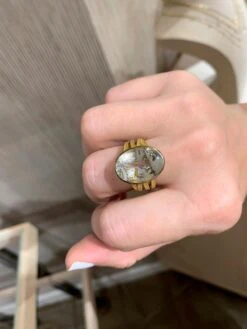 Natural Dendrite Agate One Of A Kind Gold Ribbon Ring, Barbara Heinrich 2023 10 Natural Dendrite Agate One Of A Kind Gold Ribbon Ring, Barbara Heinrich 2023 -Mode Bijouterie Magasin BH Oval Dendrite Ribbon Ring 2 master