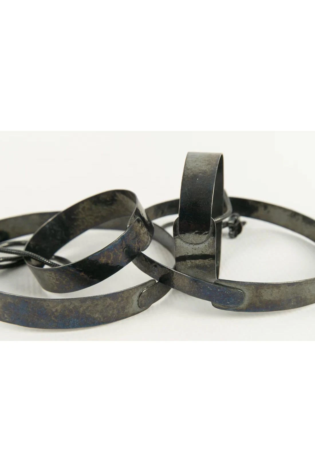 Van Der Straeten Dark Silver Metal Earrings Made Of Two Snake Links 4 Van Der Straeten Dark Silver Metal Earrings Made Of Two Snake Links – Image 2