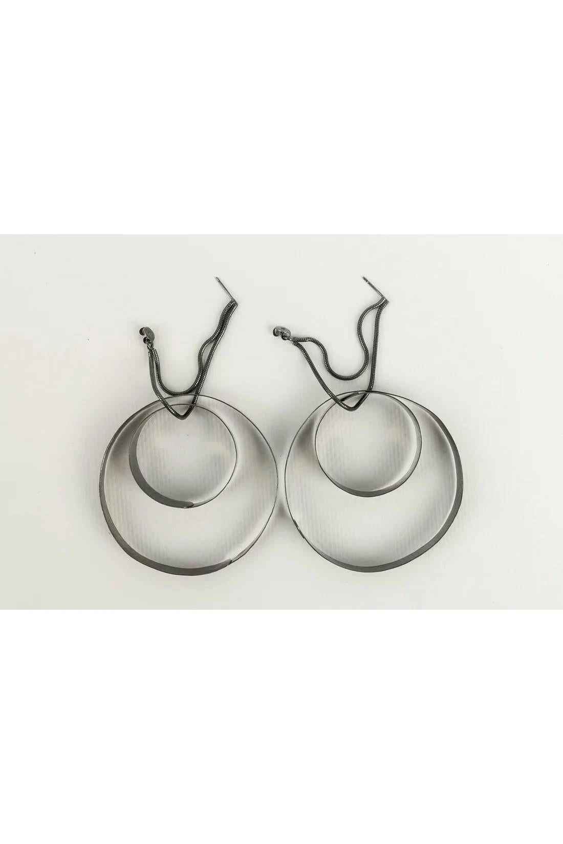 Van Der Straeten Dark Silver Metal Earrings Made Of Two Snake Links 6 Van Der Straeten Dark Silver Metal Earrings Made Of Two Snake Links – Image 4