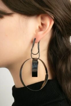 Van Der Straeten Dark Silver Metal Earrings Made Of Two Snake Links 15 Van Der Straeten Dark Silver Metal Earrings Made Of Two Snake Links -Mode Bijouterie Magasin BO255 8 master