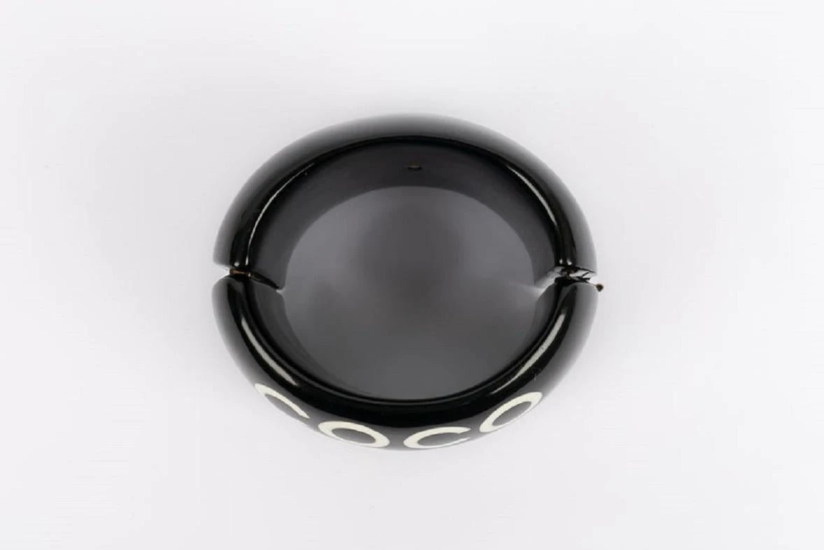 Chanel Black Bakelite Bracelet, 2001 7 Chanel Black Bakelite Bracelet, 2001 – Image 5
