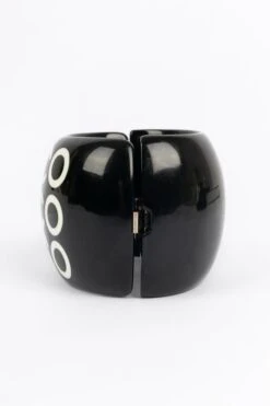 Chanel Black Bakelite Bracelet, 2001 16 Chanel Black Bakelite Bracelet, 2001 -Mode Bijouterie Magasin BRAB102 6 master