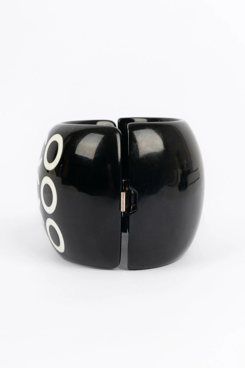 Chanel Black Bakelite Bracelet, 2001 8 Chanel Black Bakelite Bracelet, 2001 – Image 6