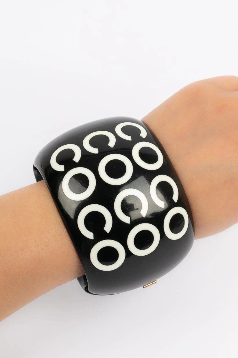 Chanel Black Bakelite Bracelet, 2001 11 Chanel Black Bakelite Bracelet, 2001 – Image 9
