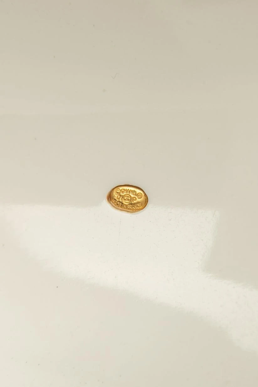 Chanel White Bakelite Bracelet, 2001 6 Chanel White Bakelite Bracelet, 2001 – Image 4