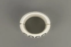 Chanel White Bakelite Bracelet, 2001 16 Chanel White Bakelite Bracelet, 2001 -Mode Bijouterie Magasin BRAB103 4 master