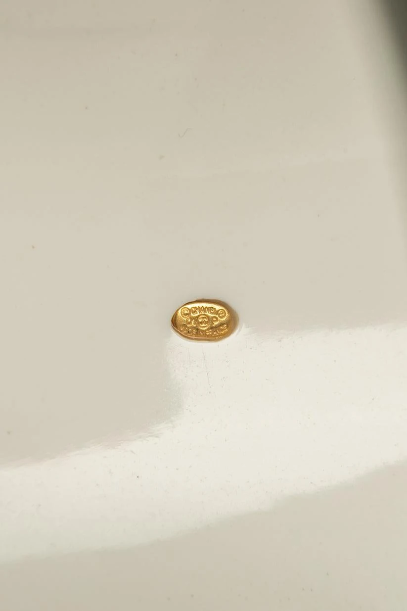 Chanel White Bakelite Bracelet, 2001 9 Chanel White Bakelite Bracelet, 2001 – Image 7