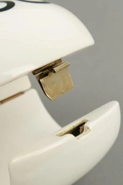 Chanel White Bakelite Bracelet, 2001 20 Chanel White Bakelite Bracelet, 2001 -Mode Bijouterie Magasin BRAB103 8 master