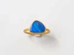 Scrives Irregular Blue Green Opal Cabochon 22 Karat Gold Ring -Mode Bijouterie Magasin C110036 master