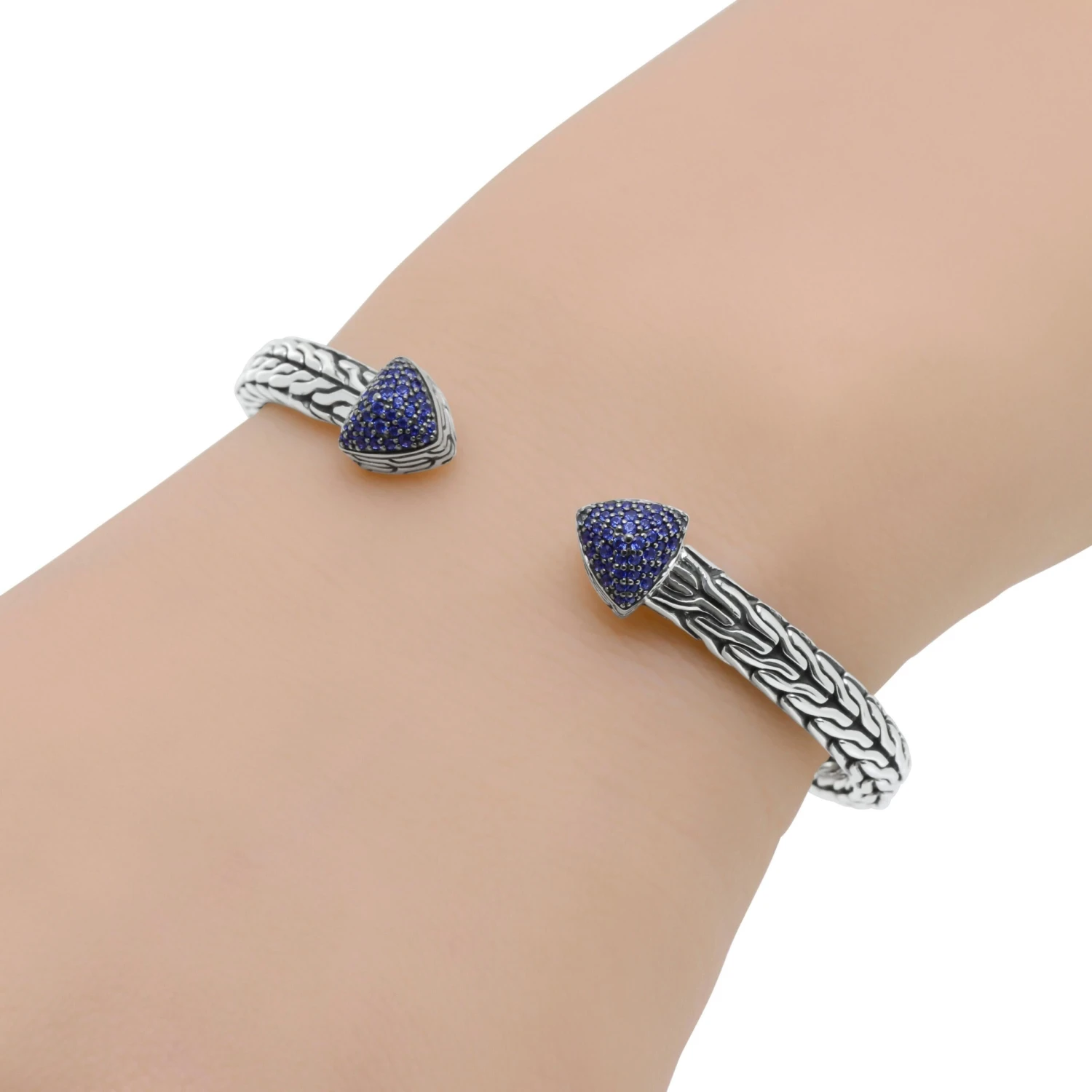 John Hardy Classic Chain Sterling Silver And Blue Sapphire Arrow Cuff Bracelet 4 John Hardy Classic Chain Sterling Silver And Blue Sapphire Arrow Cuff Bracelet – Image 2