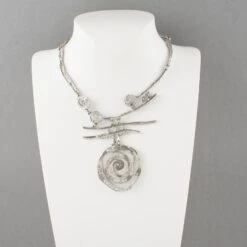 Christian Lacroix Brutalist Silvered Jeweled Choker Necklace 17 Christian Lacroix Brutalist Silvered Jeweled Choker Necklace -Mode Bijouterie Magasin CHRISTIAN LACROIX NECKLACE COL332 3 master