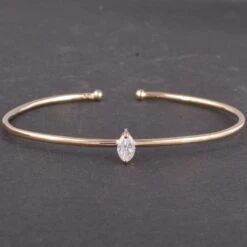 0.47 Carat Solitaire Diamond Bangle Bracelet 18 Karat Yellow Gold Fine Jewelry 10 0.47 Carat Solitaire Diamond Bangle Bracelet 18 Karat Yellow Gold Fine Jewelry -Mode Bijouterie Magasin CNF 21140 2 master