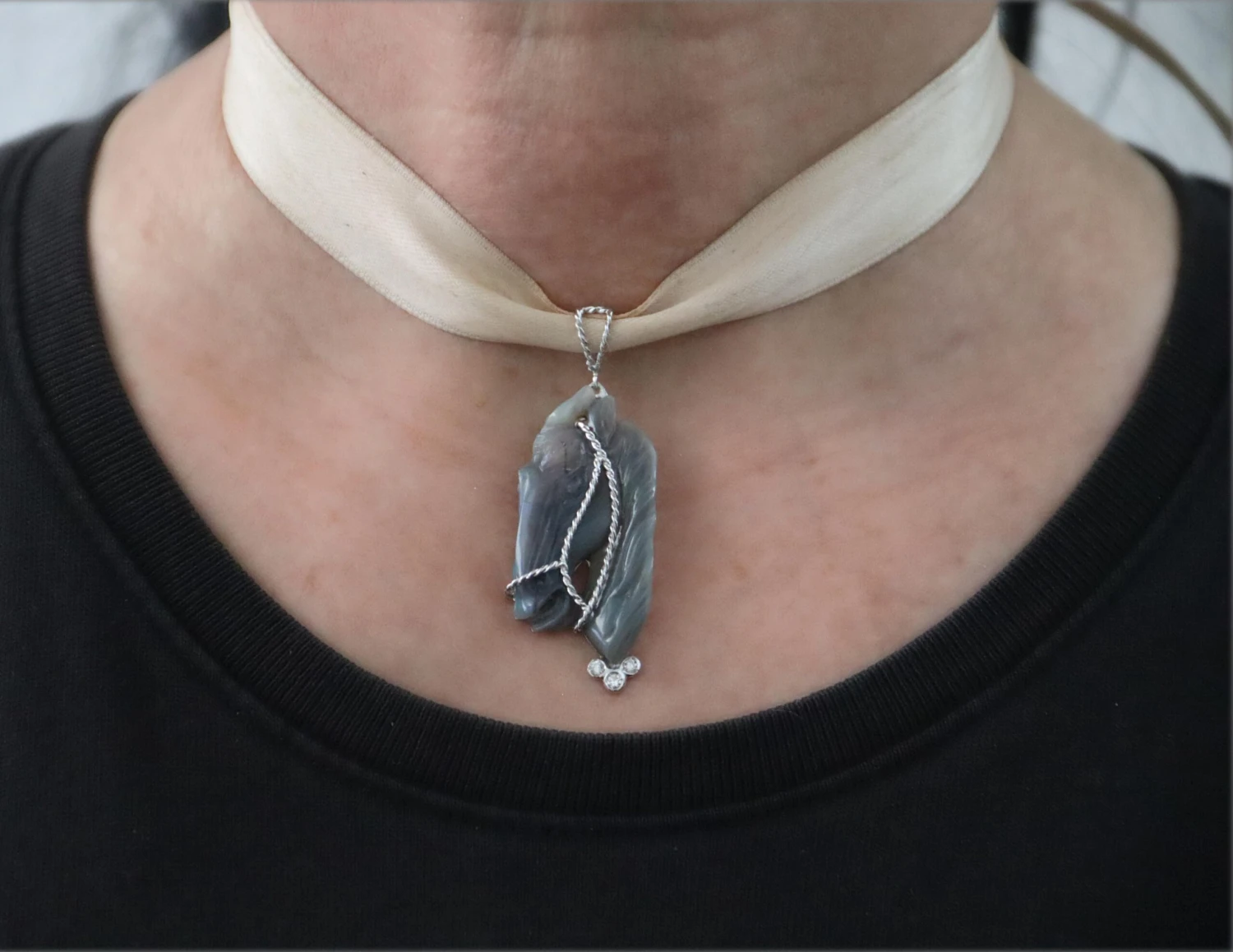 Australian Opal Horse 18 Karat White Gold Diamonds Pendant Necklace 10 Australian Opal Horse 18 Karat White Gold Diamonds Pendant Necklace – Image 8